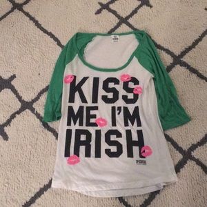 VS Pink KISS Me I’m Irish - baseball tee Size S